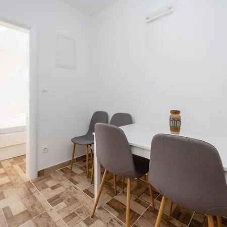 1 Bedroom Stunning In شقة