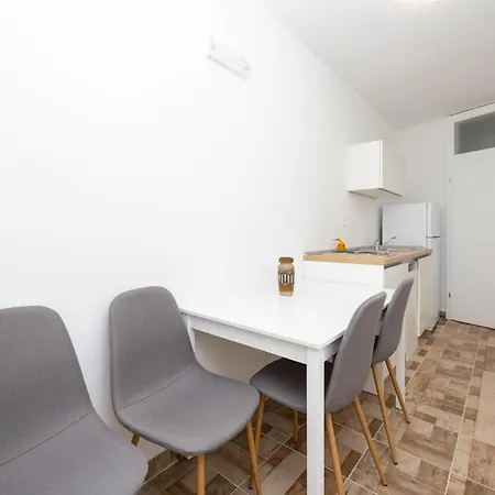 1 Bedroom Stunning In شقة