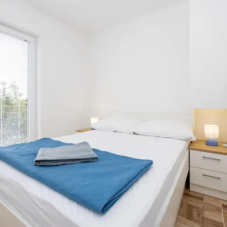 1 Bedroom Stunning In Apartment Imotski