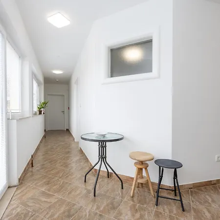 1 Bedroom Stunning In Apartment Imotski