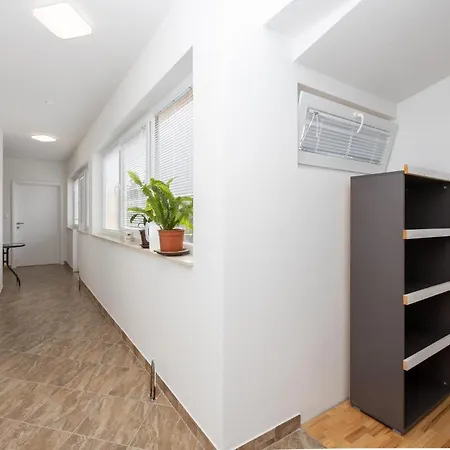 1 Bedroom Stunning In Apartment Imotski