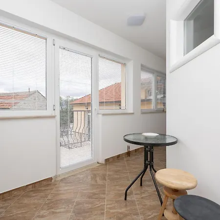 1 Bedroom Stunning In Apartment Imotski