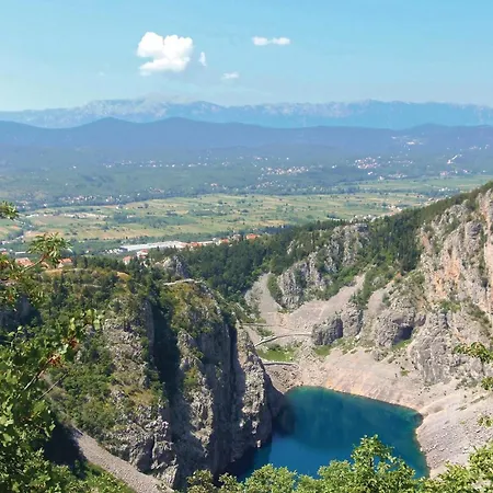 1 Bedroom Stunning In Apartment Imotski