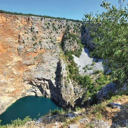 1 Bedroom Stunning In Apartment Imotski